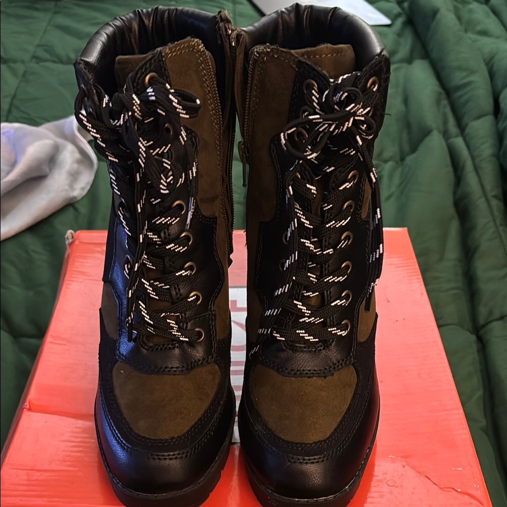 Stylish Black and Olive Women's Boots